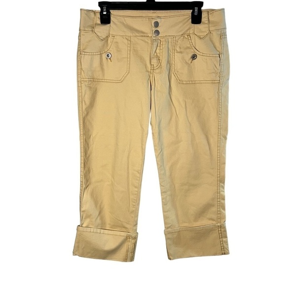 NWOT Jordache Women’s Colored Low Rise Denim Capris - Picture 1 of 4